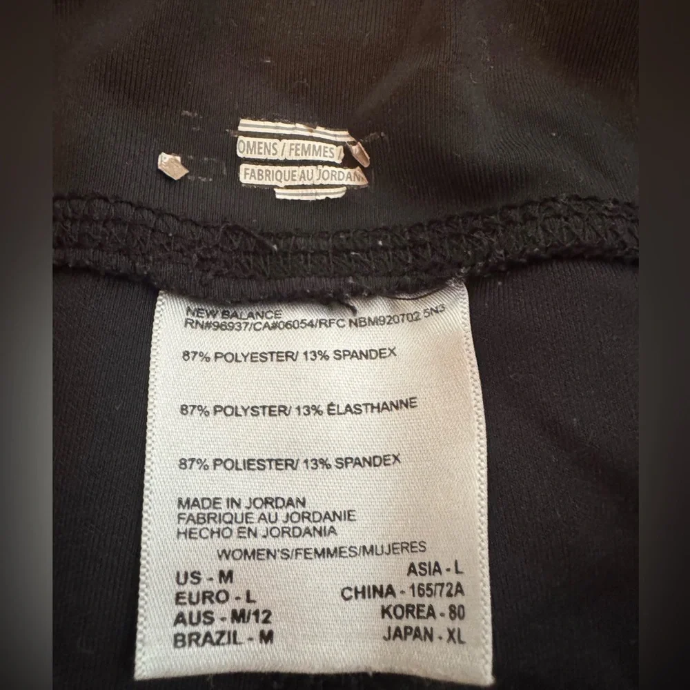 New Balance Women's Black Cropped Leggings with Ruching on the Legs - Picture 3 of 4